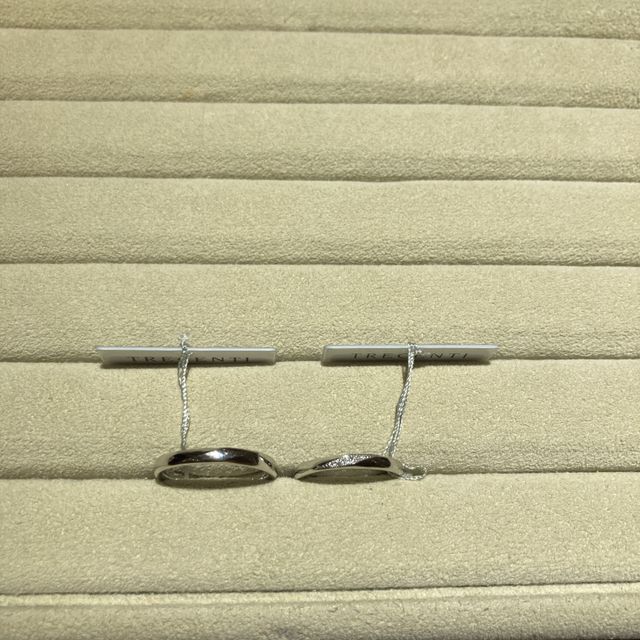 【TRECENTI(トレセンテ)の口コミ】 指輪の中央に斜めにダイヤモンドが入っているデザインの指輪が、シンプル…