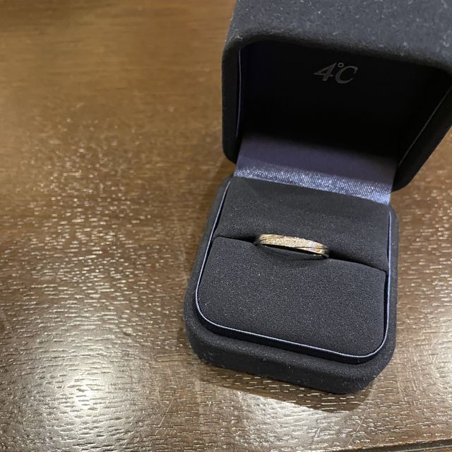 【4℃ BRIDAL(ヨンドシーブライダル)の口コミ】 デザインがとても可愛くキラキラしているものがだいすきなので私にはとて…