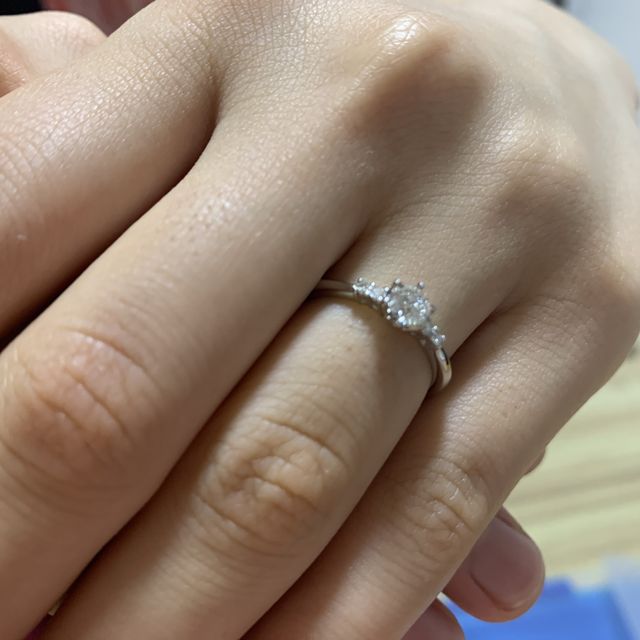 【アイプリモ(I-PRIMO)の口コミ】 値段はなかなかしましたが、デザインと輝きに一目惚れして購入しました。…