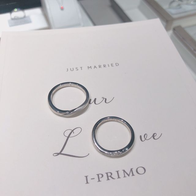 【アイプリモ(I-PRIMO)の口コミ】 ストレートなリングではないデザインで探していたところ、こちらのデザイ…