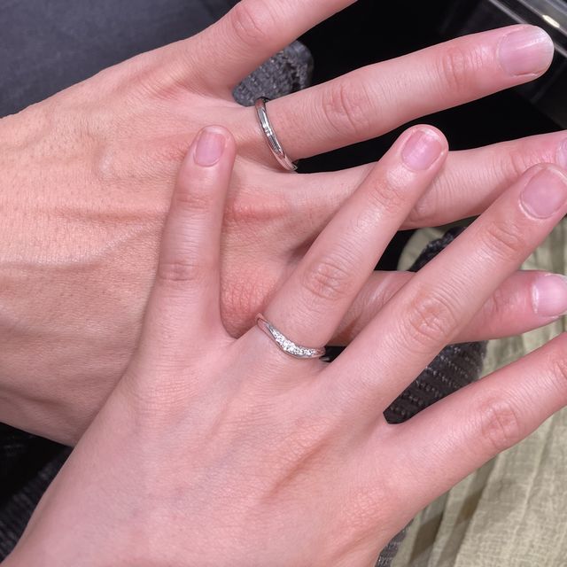 【ラザール ダイヤモンド(LAZARE DIAMOND)の口コミ】 ダイヤモンドの輝きと存在感が素晴らしいです。
ダイヤモンド自体は5個で…