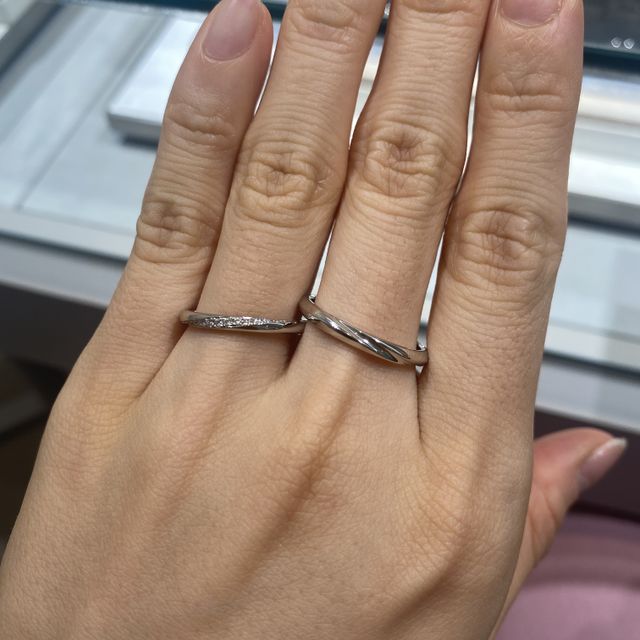 【アイプリモ(I-PRIMO)の口コミ】 斜めダイヤが細くて綺麗でした。
どの角度から見てもダイヤが見えているの…