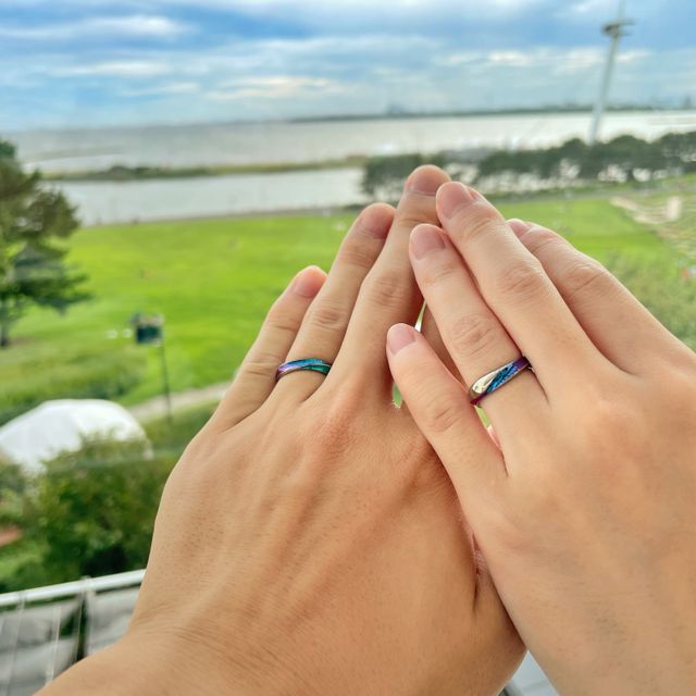 【SORA(ソラ)の口コミ】 他にない波をイメージした指輪のデザイン
デザインに合うように選べるカラ…