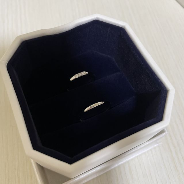 【4℃ BRIDAL(ヨンドシーブライダル)の口コミ】 デザインが可愛く、ダイアモンドも嫌味のない程度にあって仕事中でもつけ…