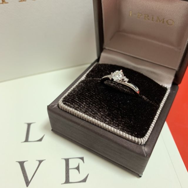 【アイプリモ(I-PRIMO)の口コミ】 婚約指輪にも色々な形、ダイヤの見せ方など
様々な種類があります。
いろ…