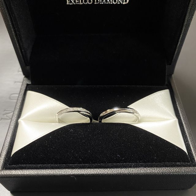 【エクセルコダイヤモンド(EXELCO DIAMOND)の口コミ】 女性用がキラキラしていて毎日身につけていても可愛いなと思える。
男女の…