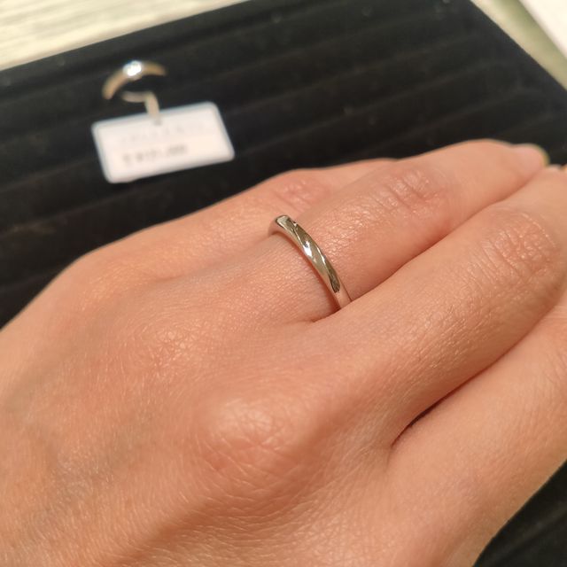 【TRECENTI(トレセンテ)の口コミ】 シンプルながらあまり他にはないデザインで一目ぼれしました。また私たち…