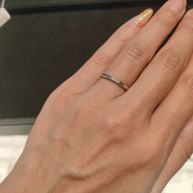 【ティファニー(Tiffany & Co.)の口コミ】 結婚指輪ということで飽きがこない長くつけていられるようなシンプルで素…