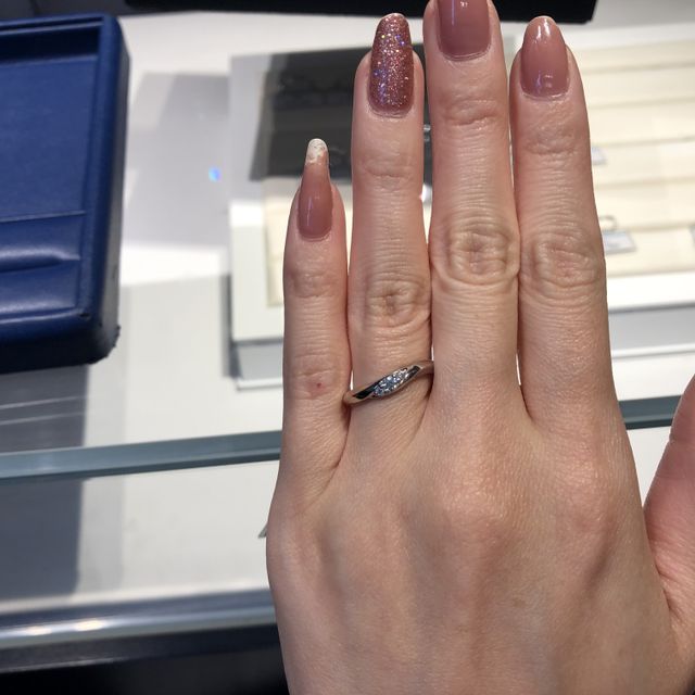 【銀座ダイヤモンドシライシの口コミ】 指輪の内側のカットがなめらかで付けたときに違和感や痛みが少ないのが特…