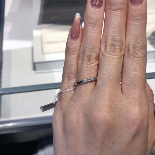 【銀座ダイヤモンドシライシの口コミ】 指輪の内側のカットがなめらかで付けたときに違和感や痛みが少ないのが特…