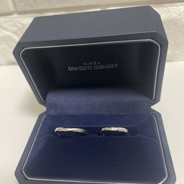 【銀座ダイヤモンドシライシの口コミ】 たくさん指輪をつけてみましたが、
婚約指輪とセットの結婚指輪がとても可…