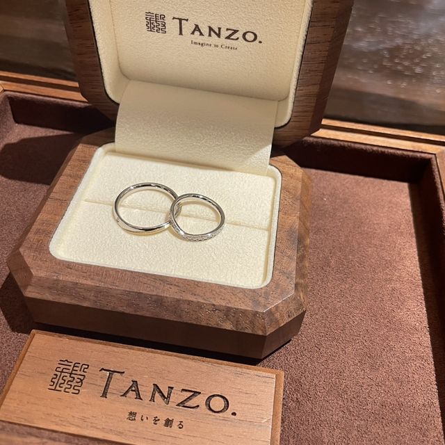 【TANZO.(鍛造指輪)の口コミ】 指輪はダイヤの入ったエタニティータイプと決めていたので、ダイヤが落ち…