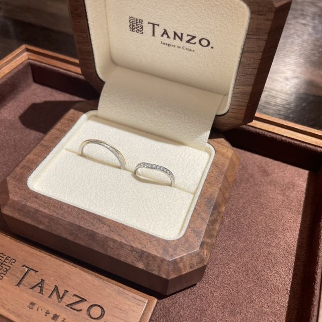 【TANZO.(鍛造指輪)の口コミ】 指輪はダイヤの入ったエタニティータイプと決めていたので、ダイヤが落ち…