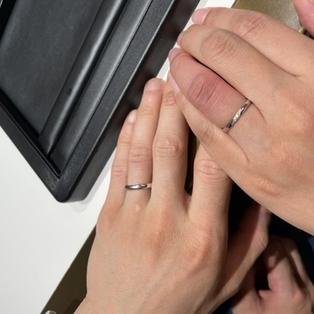 【ラザール ダイヤモンド(LAZARE DIAMOND)の口コミ】 ラザールダイヤモンドにあるデザインを全てみせてもらった中から、旦那さ…