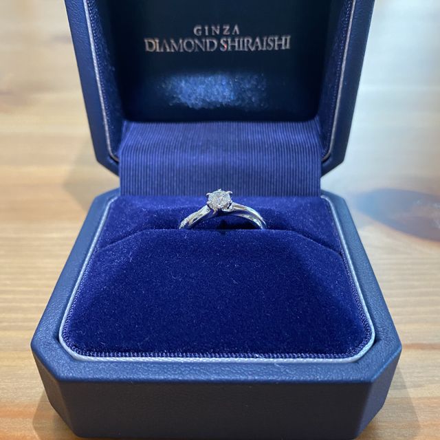 【銀座ダイヤモンドシライシの口コミ】 
最初はV字の指輪と考えていましたが
実際に見て可愛いすぎたので
こちら…