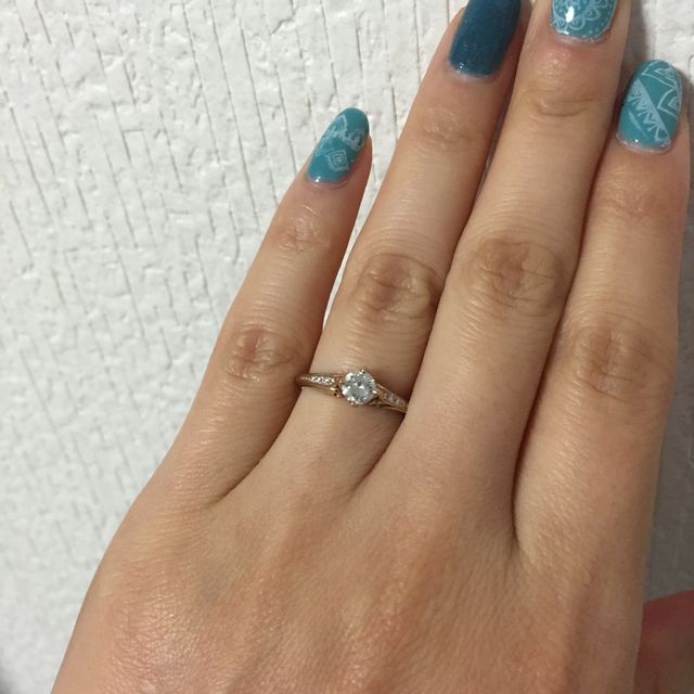 【LAPAGE(ラパージュ)の口コミ】 ピンクゴールドとプラチナで肌にも馴染みのよいカラーですが、台座に高さ…