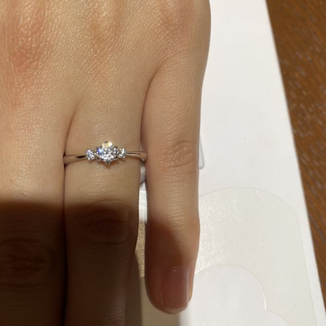 【TRECENTI(トレセンテ)の口コミ】 ウェヌスでダイヤモンドのセッティングがサイドメレで着用させて頂きまし…