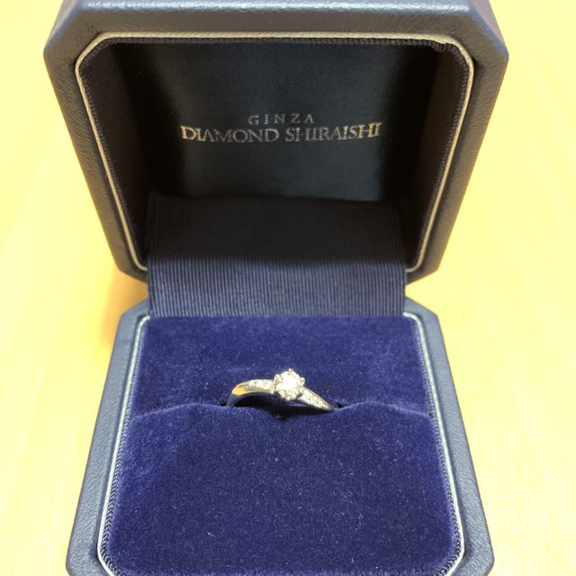 【銀座ダイヤモンドシライシの口コミ】 デザインとしてはねじれがあるものを探していた。カラット数が丁度よく、…