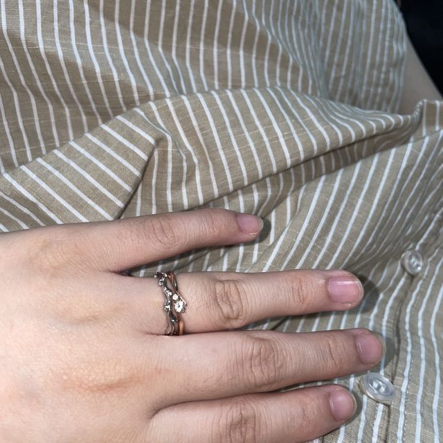 【ケイウノ ブライダル(K.UNO BRIDAL)の口コミ】 デザインが草冠で好きなことと、価格もそこまで高いわけではないが、店員…