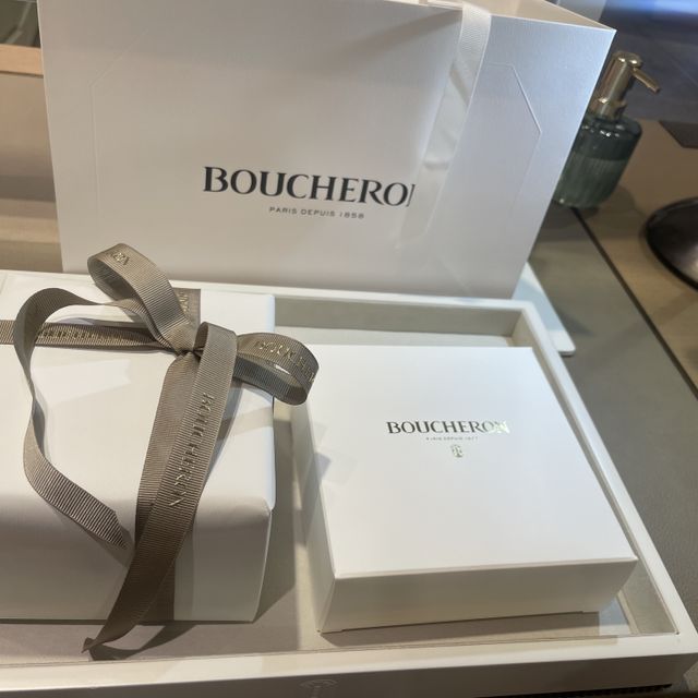 【ブシュロン(BOUCHERON)の口コミ】 結婚指輪は絶対プラチナのストレート！って決めてました。私はただの輪の…