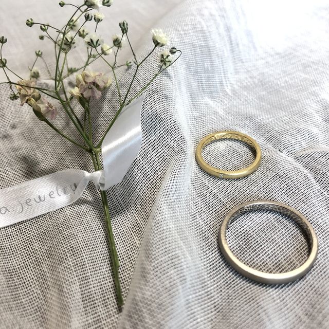 【mina.jewelry(ミナジュエリー)の口コミ】 デザイン性の高さで決めました。ある程度自分たちで形、色、素材、デザイ…
