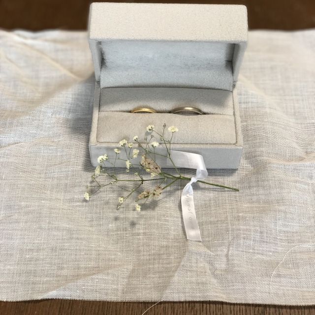 【mina.jewelry(ミナジュエリー)の口コミ】 デザイン性の高さで決めました。ある程度自分たちで形、色、素材、デザイ…