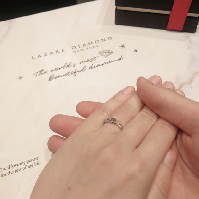 【ラザール ダイヤモンド(LAZARE DIAMOND)の口コミ】 サイドにメレダイヤモンドのあるリングを探していたところラザールダイヤ…