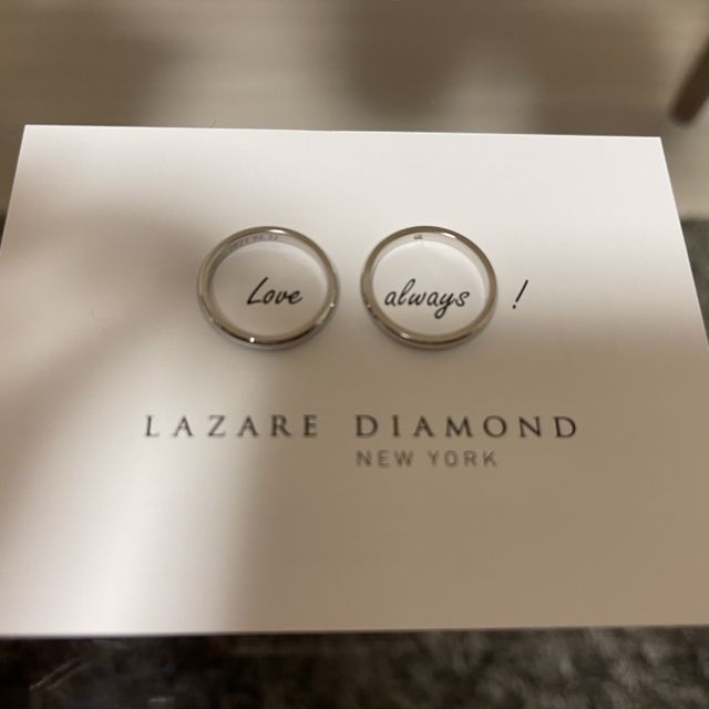 【ラザール ダイヤモンド(LAZARE DIAMOND)の口コミ】 結婚指輪は長年常時付けるものなので、飽きがこず、どの年齢でも似合うも…