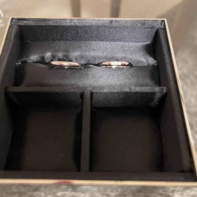 【ラザール ダイヤモンド(LAZARE DIAMOND)の口コミ】 結婚指輪は長年常時付けるものなので、飽きがこず、どの年齢でも似合うも…