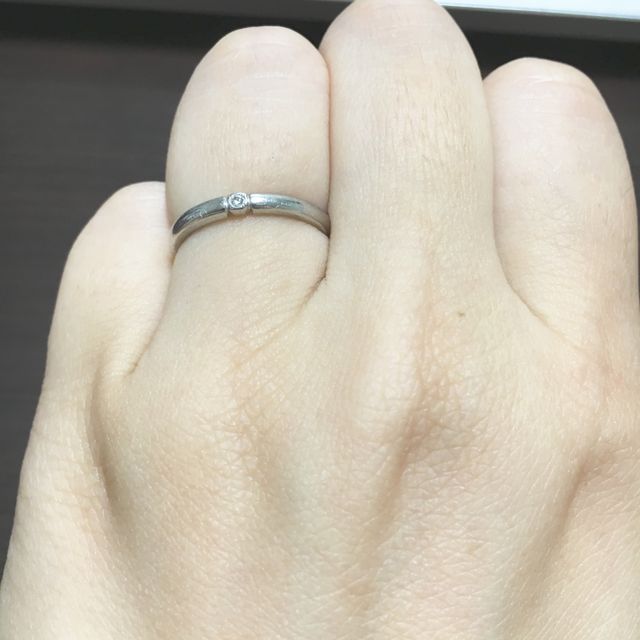 【アイプリモ(I-PRIMO)の口コミ】 シンプルなデザインながらも、真ん中にダイヤをつけられる点が気に入りま…