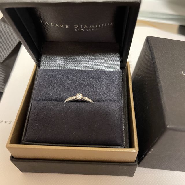 【ラザール ダイヤモンド(LAZARE DIAMOND)の口コミ】 横から見た時に高すぎず、シンプルだけど存在感がある所が気に入り普段使…