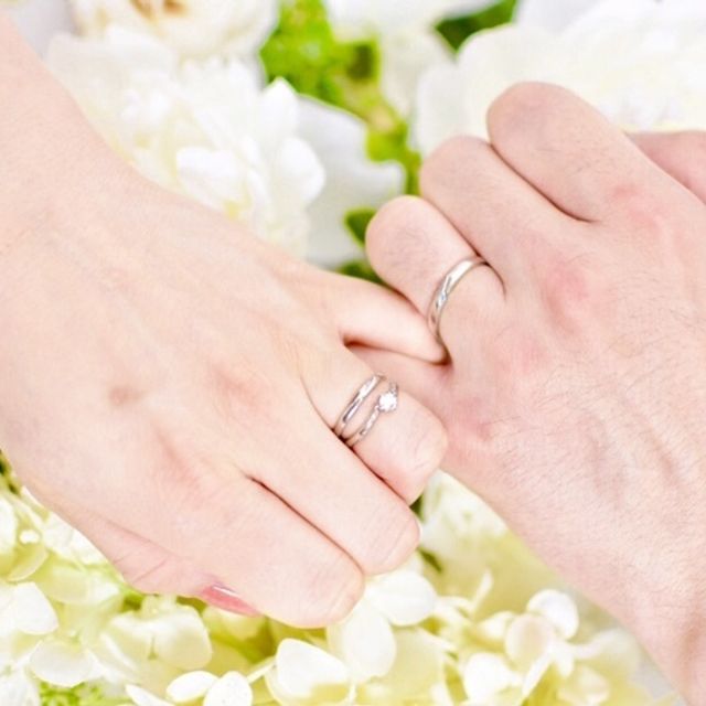 【銀座ダイヤモンドシライシの口コミ】 色々な店舗をまわって、デザインがシンプルかつ周りとかぶらないような指…