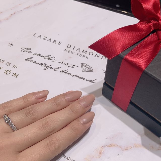 【ラザール ダイヤモンド(LAZARE DIAMOND)の口コミ】 一生涯身につけられることが2人にとって最も強いこだわりであった為、
三…