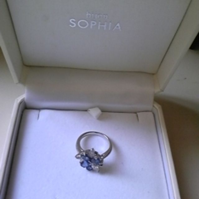 【festaria bijou SOPHIA(フェスタリア ビジュソフィア)の口コミ】 ブルーサファイアがとても美しくて一目ぼれでした！
はめてみると、指を細…