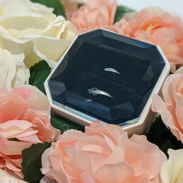【4℃ BRIDAL(ヨンドシーブライダル)の口コミ】 指に馴染みやすいウェーブで一つ石のダイヤモンドがとてもきれいだったた…