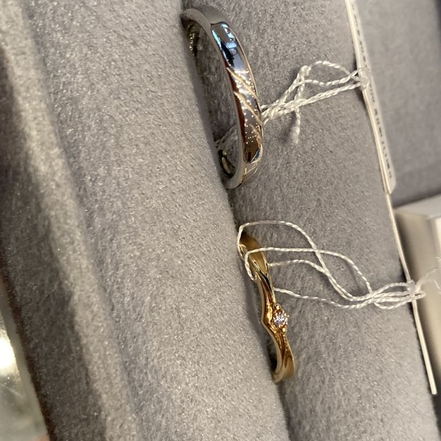 【ケイウノ ブライダル(K.UNO BRIDAL)の口コミ】 ファッションリングにも見えますがゴールドで細身の可愛らしいデザインで…