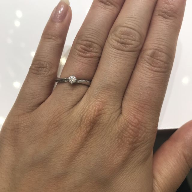 【4℃ BRIDAL(ヨンドシーブライダル)の口コミ】 ウェーブのデザインは手がきれいに見えると教えてくれて、おすすめデザイ…