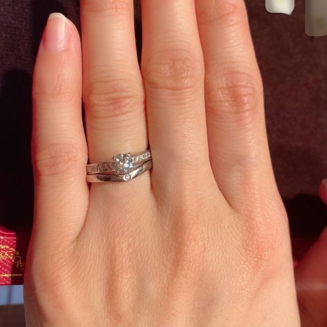 【カルティエ(Cartier)の口コミ】 結婚指輪と一緒につけることを想定して、同じブランドにしました。
結婚指…