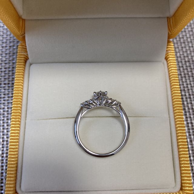 【ケイウノ ブライダル(K.UNO BRIDAL)の口コミ】 祖母の婚約指輪をプレゼントしていただき、彼と一緒にデザインを考えリメ…