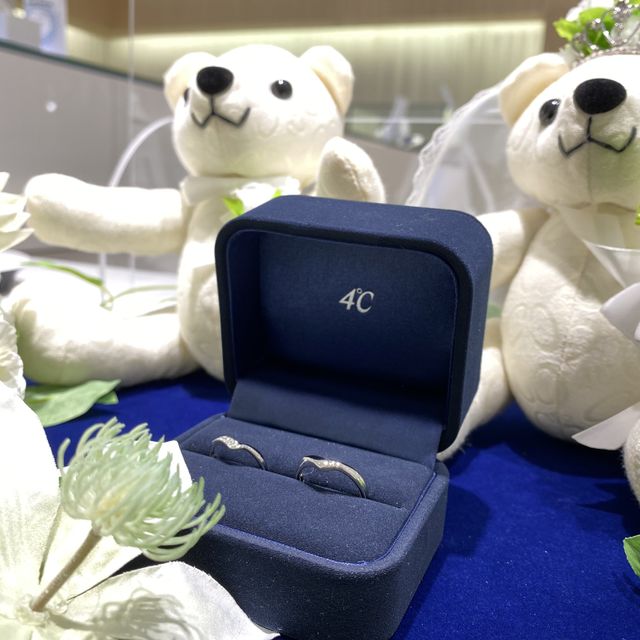 【4℃ BRIDAL(ヨンドシーブライダル)の口コミ】 指輪を購入する前に4℃さんで、ネックレスを購入させていただいていて、揃…