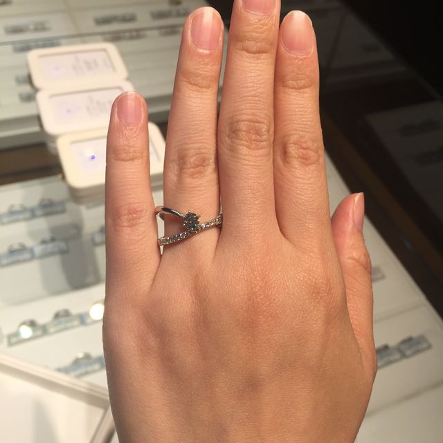 【I's stone(アイズストーン)の口コミ】 他にはないデザインで、左手薬指の為に作られ、左手薬指にしかつけること…