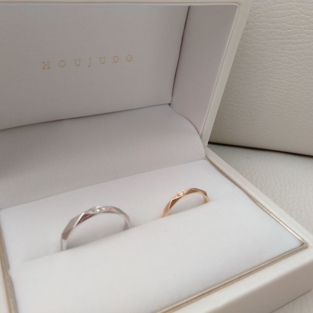 【宝寿堂(ほうじゅどう)の口コミ】 指輪は自分のパーソナルカラーであるゴールドにして旦那様はプラチナにし…