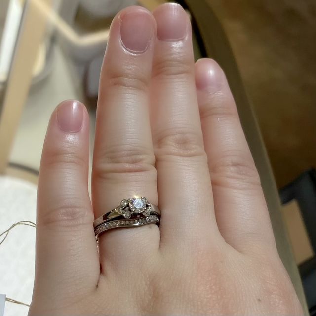 【カルティエ(Cartier)の口コミ】 有名なカルティエのバレリーナを試着させてもらいました。バレリーナのハ…