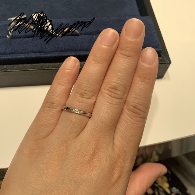 【4℃ BRIDAL(ヨンドシーブライダル)の口コミ】 シンプルな指輪ではなくデザイン性のある指輪を探していた時に出会いまし…