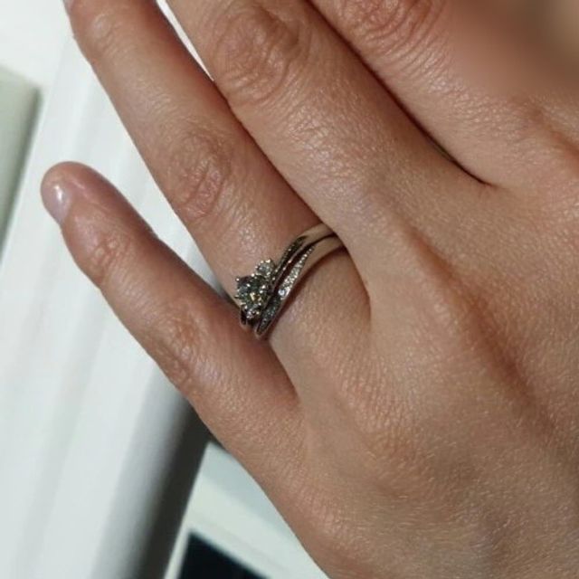 【I's stone(アイズストーン)の口コミ】 比較的シンプルなウェーブデザインのリングを探しており、幾つか候補に上…