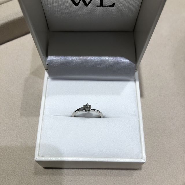 【輪-RIN-の口コミ】 ダイヤモンドのカットと煌めきがとても綺麗で、まずダイヤモンドプロポー…