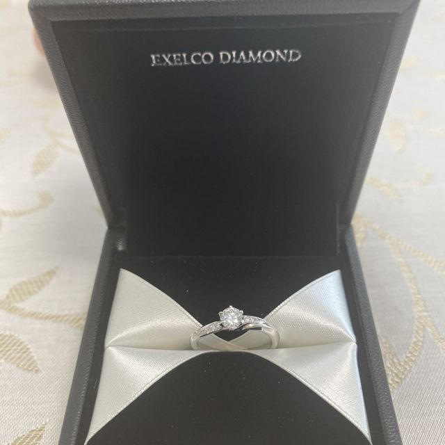 【エクセルコダイヤモンド(EXELCO DIAMOND)の口コミ】 かなりたくさんの種類の指輪を試着させてもらいましたが、最終的にはダイ…