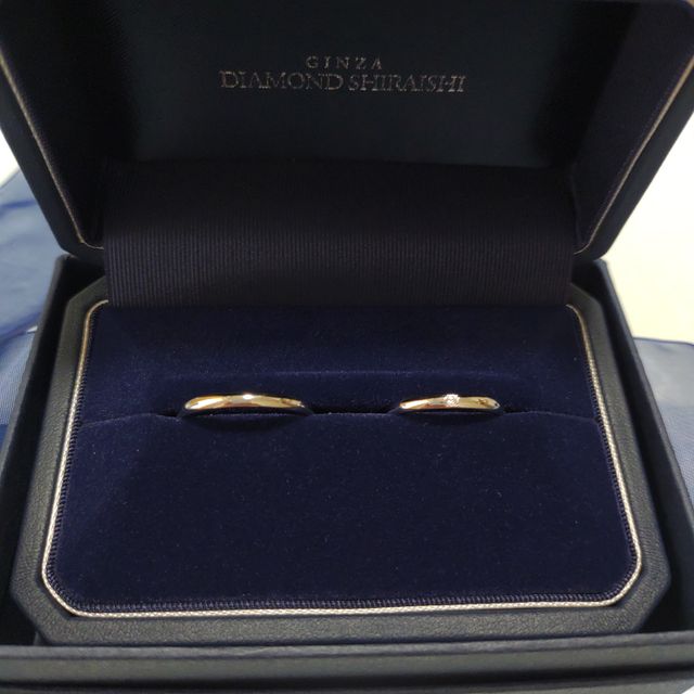 【銀座ダイヤモンドシライシの口コミ】 デザインとつけ心地の良さで決めました。シンプルなデザインが良かったの…