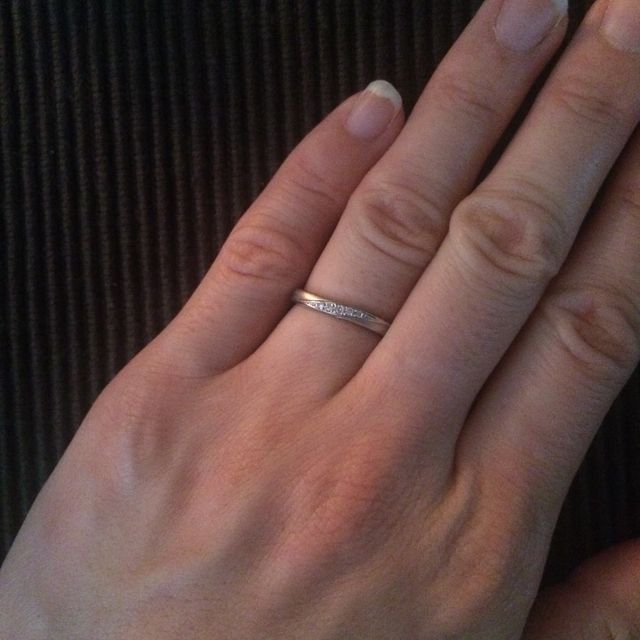 【PILOT BRIDAL(パイロットブライダル)の口コミ】 マットなデザインと、ダイヤのさりげない入り方が気に入って購入しました…