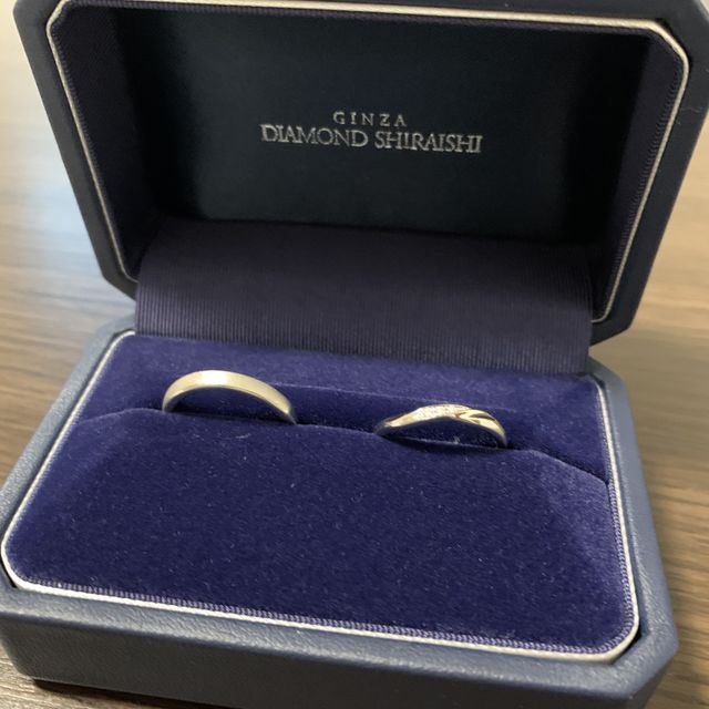 【銀座ダイヤモンドシライシの口コミ】 私は関節が太めでしっかりした指なので、その指にあう指輪がいいなと考え…